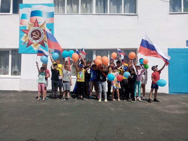 В  лагере дневного пребывания  «Ромашка» состоялось празднование Дня России..